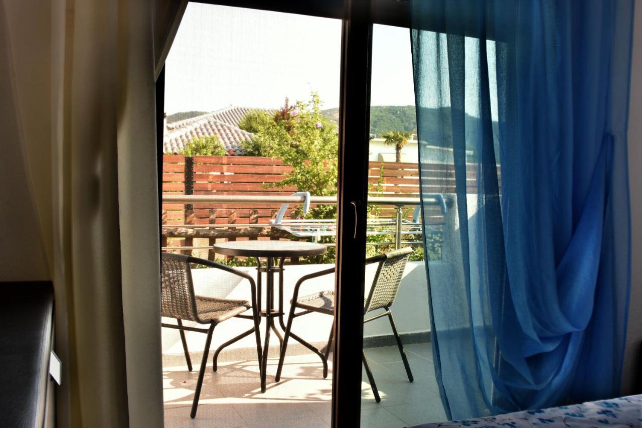 Theano Studios Paralia Sikias Exterior foto